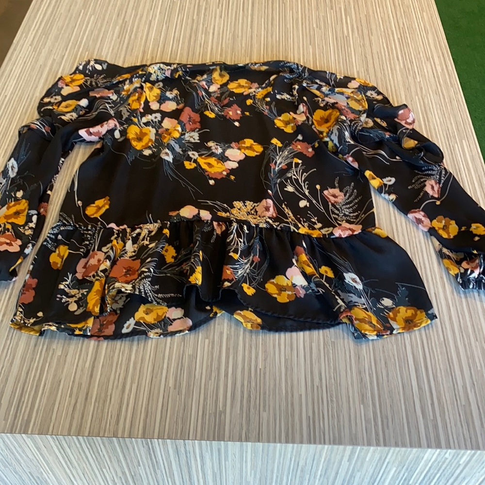 Women’s key shoulder shirt